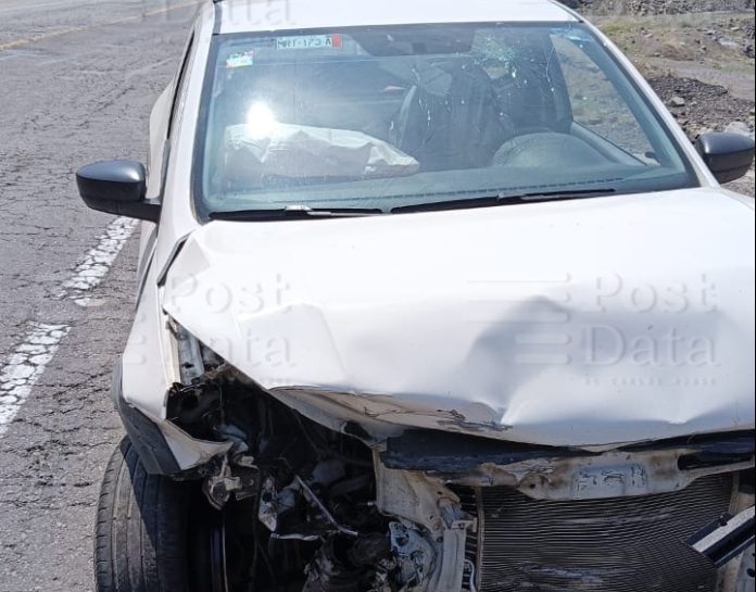 Camioneta se accidenta en la autopista Siglo XXI