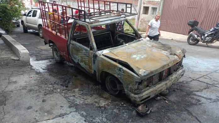 Arde camioneta en la colonia Isaac Arriaga, al oriente de Morelia