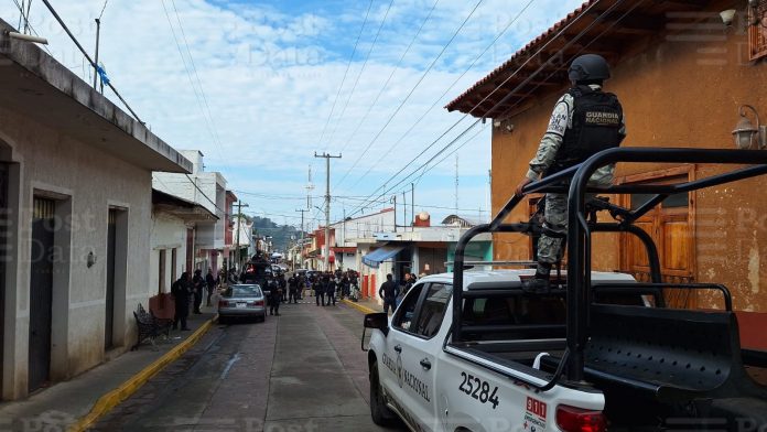 Delincuentes matan Policía Municipal y roban armas de sus compañeros en Tingambato Delincuentes matan Policía Municipal y roban armas de sus compañeros en Tingambato