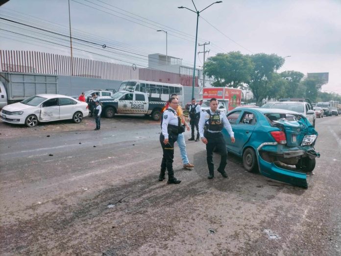 Se registra carambola vehicular en la Av. Madero Poniente de Morelia