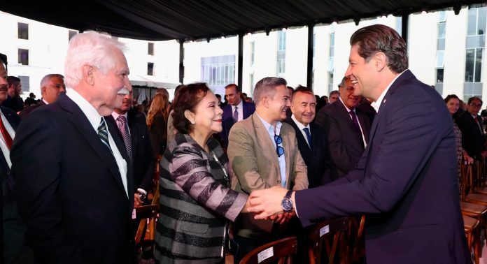 En el marco de su Tercer Informe de Gobierno, una decena de ex presidentes municipales de Morelia reconocieron el trabajo realizado por el Alcalde