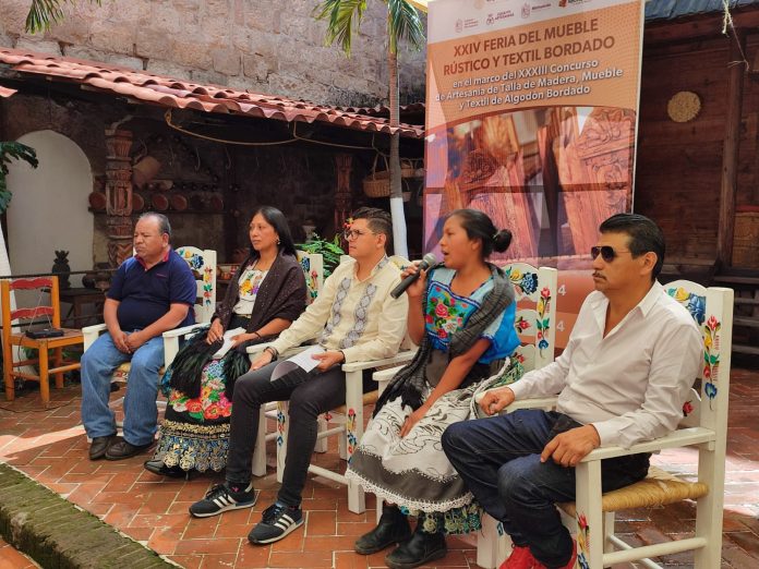 Estiman 35 mil visitantes a la Feria del Mueble Rústico y Textil Bordado en Pichátaro