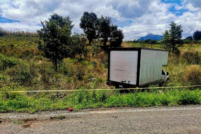 Motociclista muere al ser embestido por una camioneta