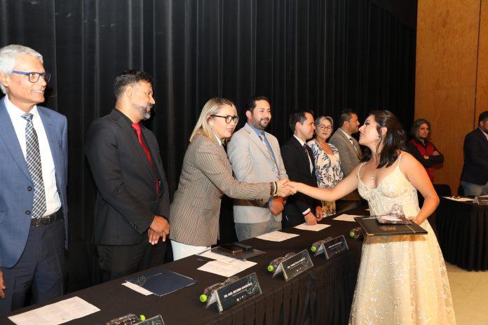 1e565ee6-ab51-4021-90d1-a793ae4d7233