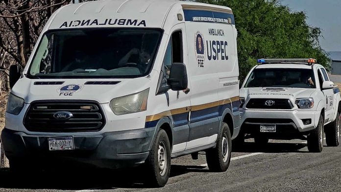 Balean a 2 ocupantes de un vehículo en la México-Guadalajara