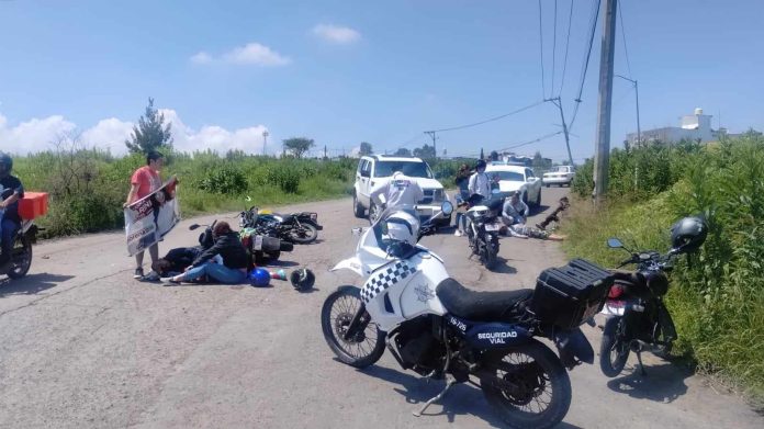 Choque entre 2 motos deja 3 heridos en Morelia