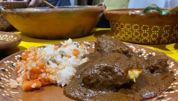 Sabor y tradición en la nueva edición de la Feria del Mole en Santa María, Morelia