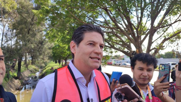 Obra para reparar socavón en Camelinas debió construirse con el Distribuidor Vial: Alfonso Martínez