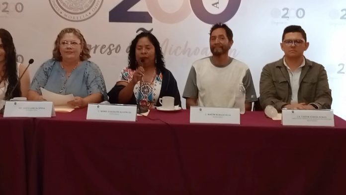 Artesanos michoacanos acusan falta de apoyo institucional