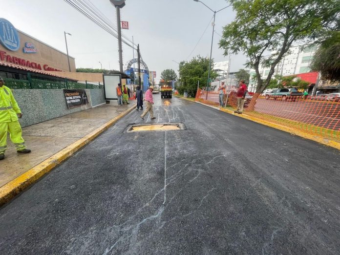 Muy “escandaloso” socavón en laterales de Camelinas; la obra es menor: SCOP Muy “escandaloso” socavón en laterales de Camelinas; la obra es menor: SCOP