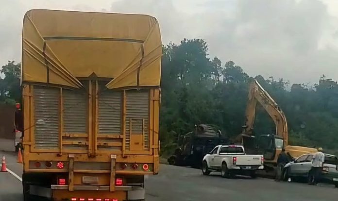 Se registran dos accidentes vehiculares en distintos puntos de la autopista Siglo XXI