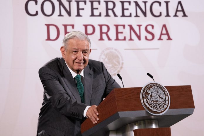 Reconoce AMLO problema de extorsión en la Tierra Caliente de Apatzingán