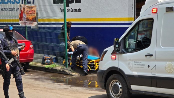 Adolescente es baleado cuando viajaba en una moto, en Zamora