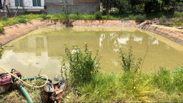 Desbordamiento de olla de agua clausurada, inunda viviendas en Jesús del Monte