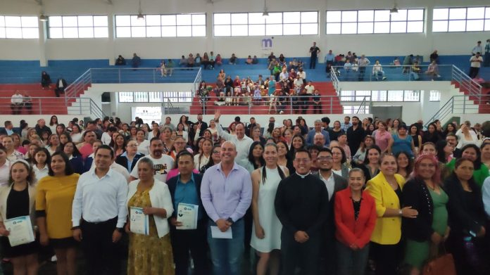 300 profesores en Morelia reciben certificado como constructores de paz