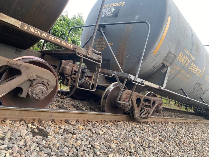 Reportan descarrilamiento del tren en Taretan