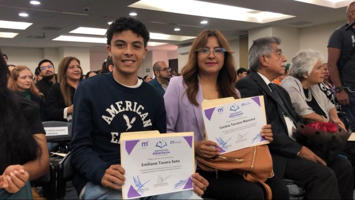 Egresan los primeros 18 estudiantes de la Preparatoria Abierta Comunitaria del Colegio de Morelia