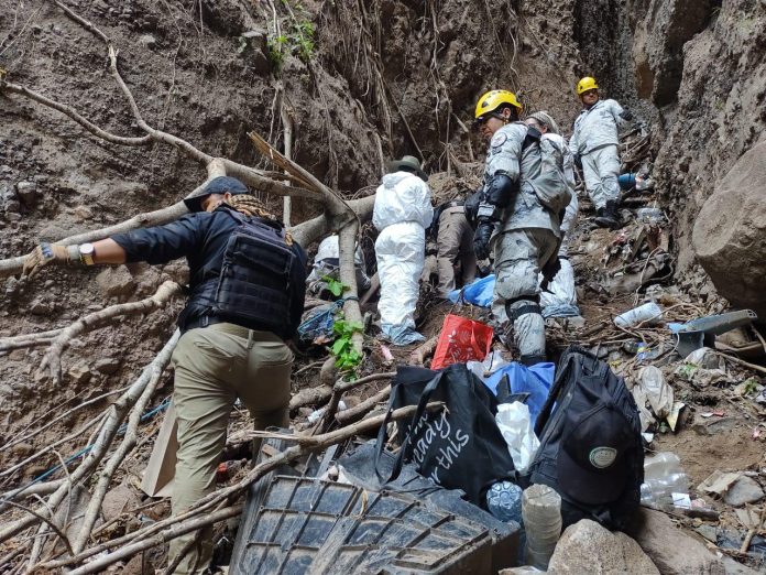 Más de 100 hombres, mujeres y niños han sido lanzados desde hace 8 años, a la fosa clandestina de La Parotita en Tacámbaro