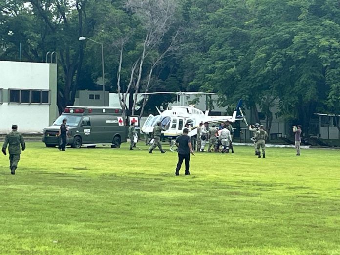 Comisario regional y guardias civiles heridos en emboscada, son trasladados a hospital en Charo