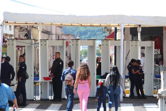 Ubica los 20 accesos controlados, para ingresar al Desfile Cívico–Militar del 16 de septiembre Ubica los 20 accesos controlados, para ingresar al Desfile Cívico–Militar del 16 de septiembre
