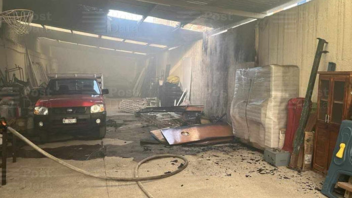 Bomberos de la CEPCM combaten incendio de bodega en el centro de Morelia