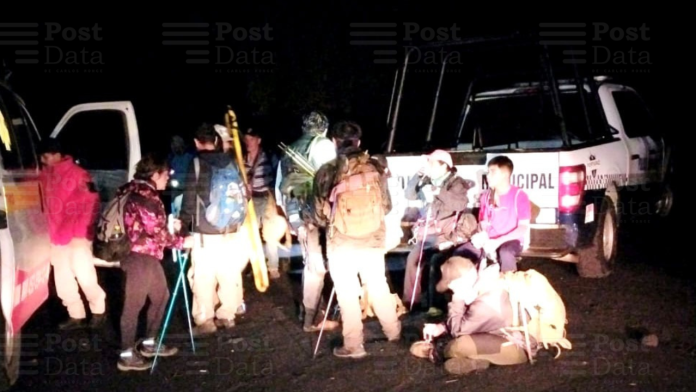 Rescatan a 14 excursionistas leoneses extraviados en el Parhíkutin Rescatan a 14 excursionistas leoneses extraviados en el Parhíkutin