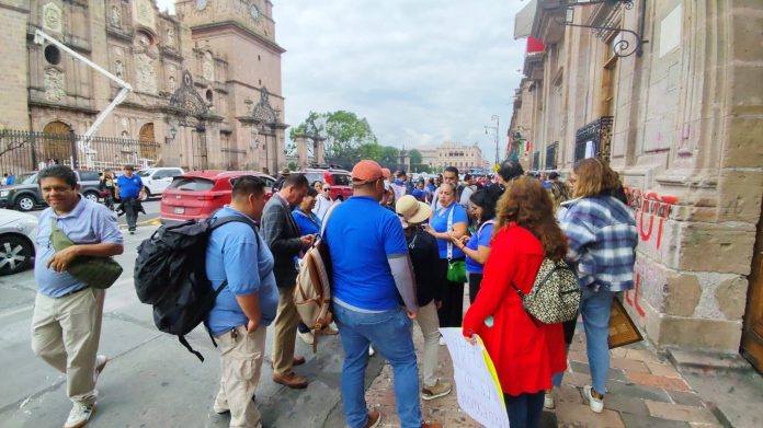 Se manifiestan jueces y trabajadores del Poder Judicial frente a Palacio de Gobierno