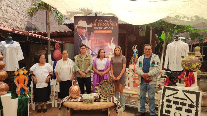 La comunidad p'urhépecha con gobierno autónomo San Felipe de los Herreros, antes tenencia de Charapan, recibirá por lo menos 3 mil artesanos