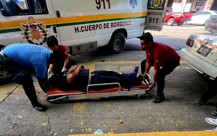 Conductor de camioneta atropella a motociclista y huye