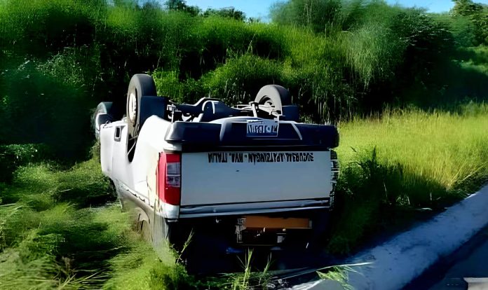 Vuelca carroza fúnebre en la autopista Siglo XXI