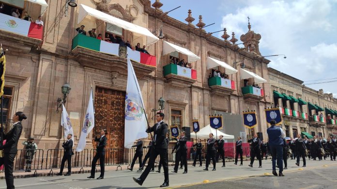 Miles de morelianos disfrutaron del desfile por el CCXIV aniversario del inicio de Independencia