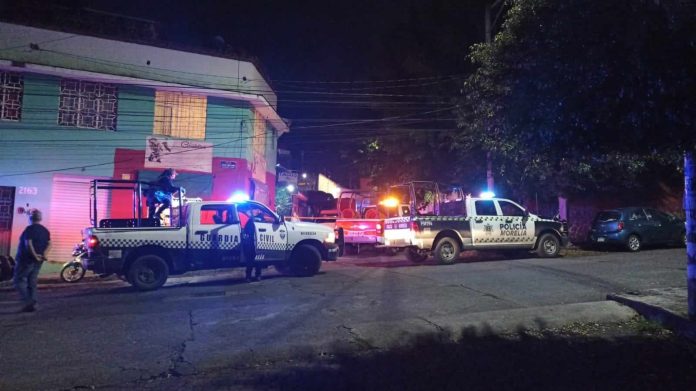 Empistolado queda herido al intentar robar vehículo a agente de la FGE en Morelia