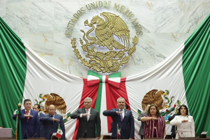 Contrario a la práctica parlamentaria, para la sesión solemne del Congreso de Michoacán en la que el gobernador Alfredo Ramírez Bedolla