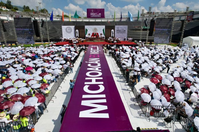 El gobernador Alfredo Ramírez Bedolla se manifestó satisfecho por no haber entregado su tercer informe de labores en “el rincón” del Congreso de Michoacán