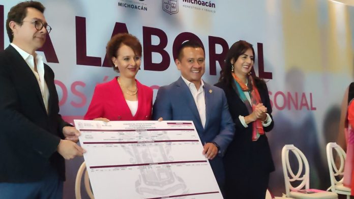 Entregó SEE 2 mil 285 Formatos Únicos de Personal a docentes michoacanos