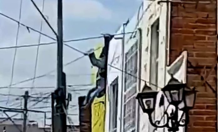 Tragedia en Yurécuaro, pintor electrocutado y caído de azotea lucha por su vida