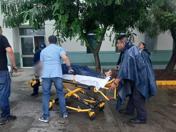 Familia queda herida en accidente automovilístico en la carretera Apatzingán-Aguililla