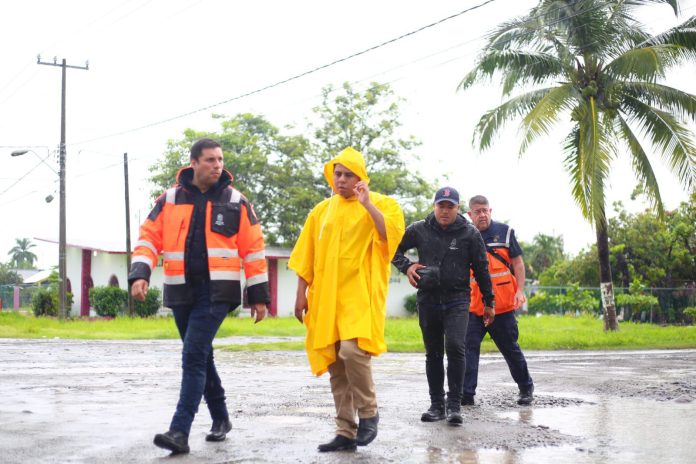 Huracán John deja más de 259 viviendas afectadas y decenas de refugiados en Huetamo y San Lucas