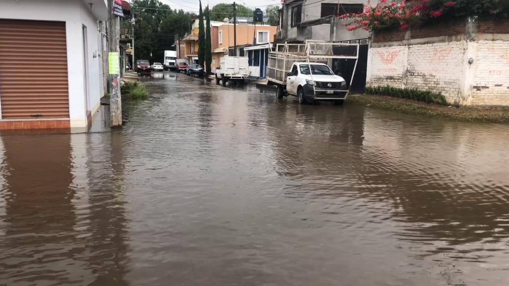 Inician vecinos labores de limpieza y recuento de daños en 9 colonias de Morelia