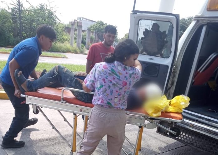 Instalador de tablaroca cae de segunda planta en un domicilio y queda herido