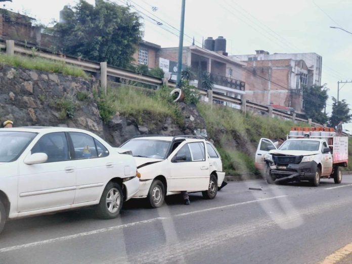 Se registran varios accidentes vehiculares en la Av. Madero Poniente de Morelia