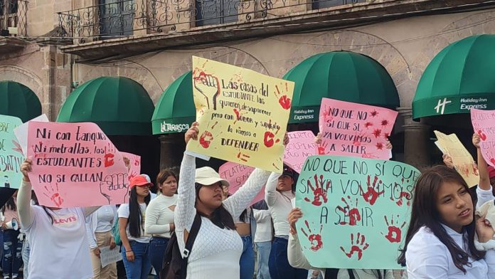 Dos de Octubre no se olvida! Marchan en Morelia a 56 años de la matanza de Tlatelolco Dos de Octubre no se olvida! Marchan en Morelia a 56 años de la matanza de Tlatelolco