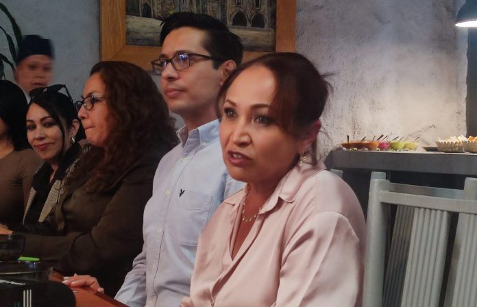 Gobernador palomeó comisiones del Congreso: Itze Camacho