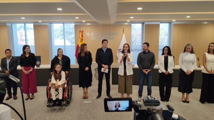 Con donativo de 100 mil pesos, ayuntamiento de Morelia arranca Boteo de Teletón