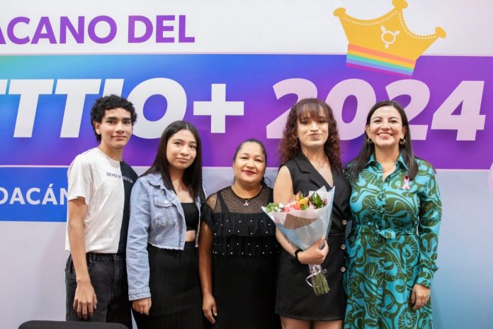 Activista Heydi León recibe Premio Michoacano del Orgullo por defensa de las mujeres trans