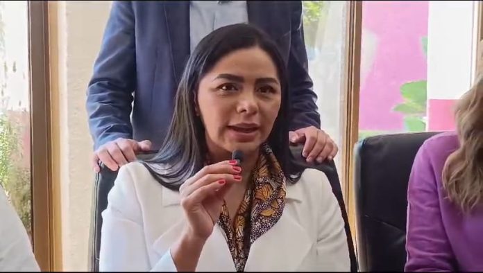 Mantengo mi filiación perredista, asegura Araceli Saucedo