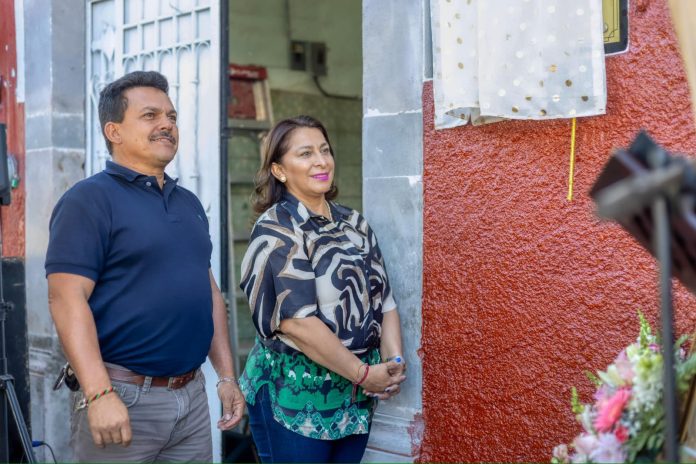El Ayuntamiento de Quiroga ha dado inicio hoy a los trabajos de bacheo en las principales vías del municipio, con el objetivo de mejorar