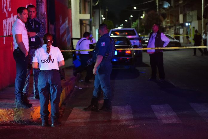 Hombre muere dentro de auto en la colonia Comisión Federal de Electricidad, Morelia