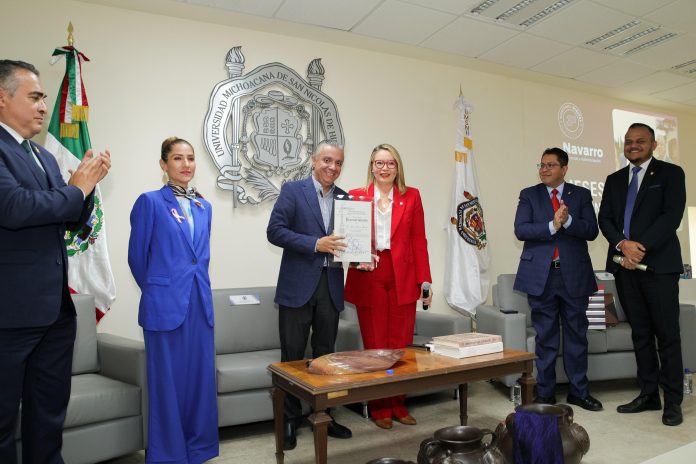 Reconoce UMSNH labor de Navarro García como secretario de Administración Reconoce UMSNH labor de Navarro García como secretario de Administración