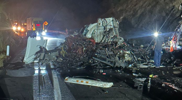Identificados el muerto y los heridos del choque de tráileres en la Siglo XXI